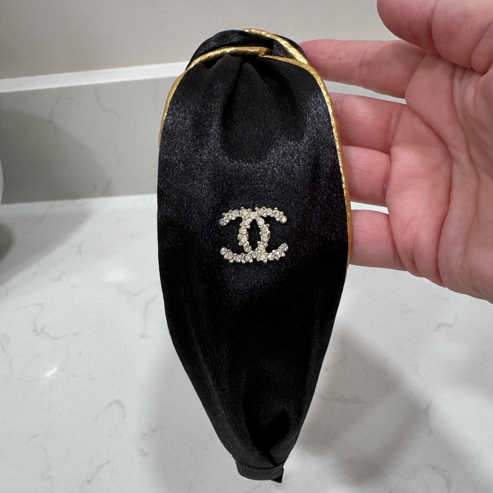 Stunning!! Knotted Stlye Headband !